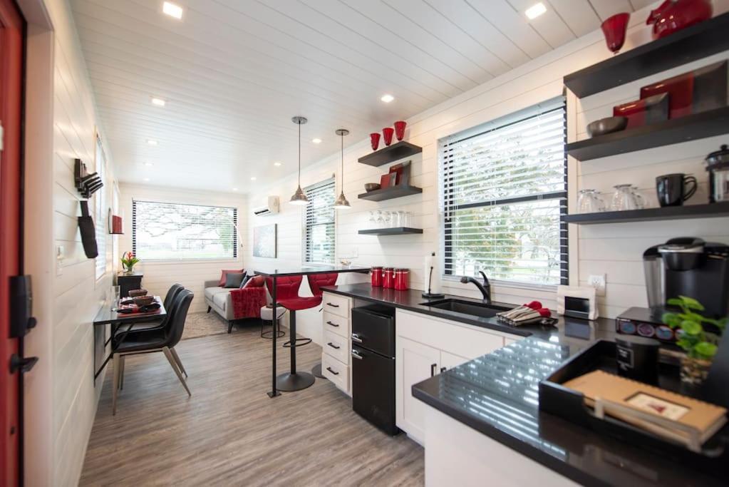 The Merlot House-Container Home 12 Min To Magnolia Bellmead Exterior foto